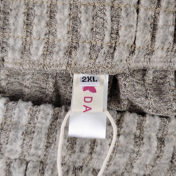 NWT Ribbed Knit Pant In Tan Size 2X - Picture 4 of 7